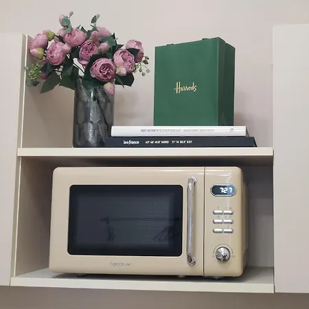 Luxury Quiet Above Subway *