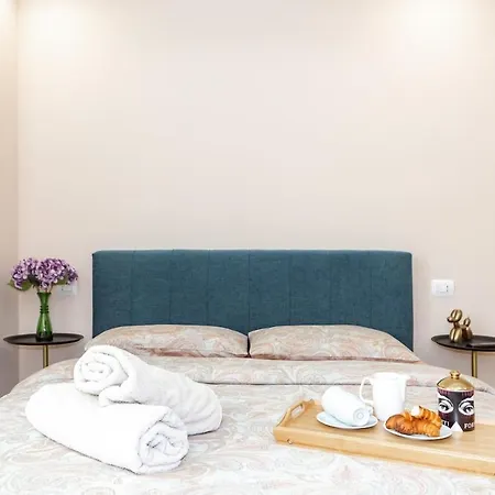 Luxury Quiet Above Subway Appartement